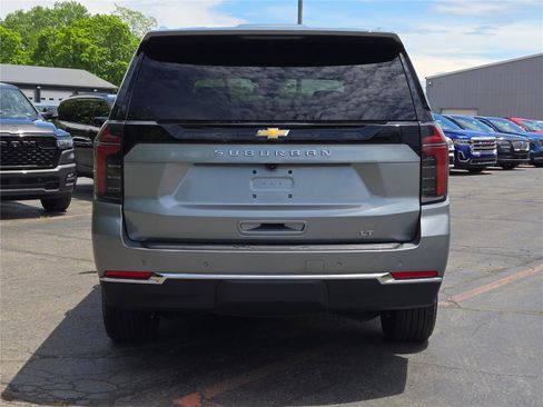 Used 2025 Chevrolet Suburban LT AWD/4WD image 13