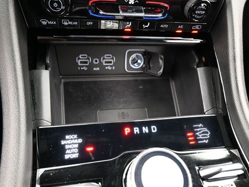 Used 2024 Jeep Grand Cherokee Overland w/ Luxury Tech Group IV image 30