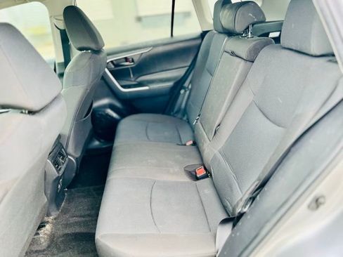 Used 2022 Toyota RAV4 LE image 13