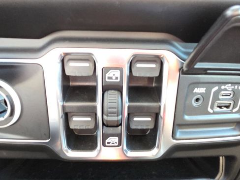 Used 2022 Jeep Gladiator Overland w/ Popular Equipment Package image 30