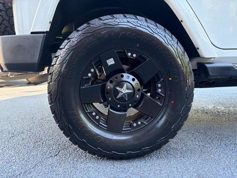Used 2014 Jeep Wrangler Unlimited Sahara w/ Connectivity Group AWD/4WD image 17
