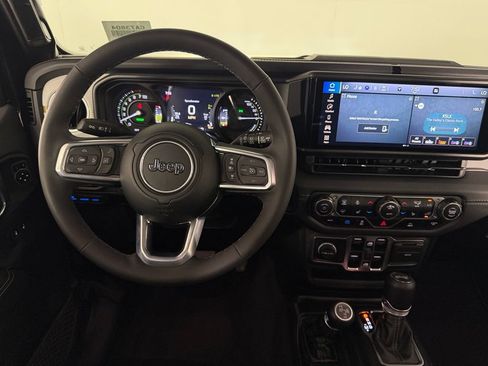 Certified 2025 Jeep Wrangler Unlimited Sahara AWD/4WD image 13