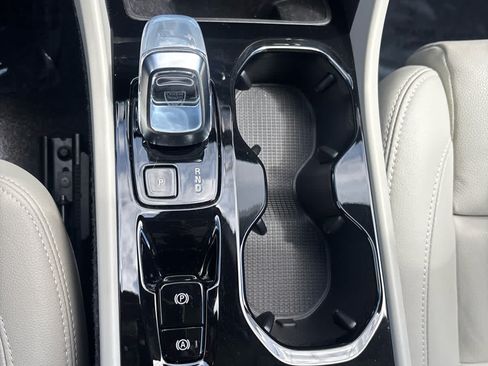 Used 2026 Volvo XC40 B5 Plus AWD/4WD image 23