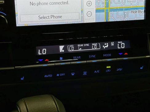Used 2022 Toyota Sienna XSE FWD image 10