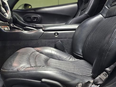 Used 2002 Chevrolet Corvette Coupe w/ Preferred Equipment Group2 image 16