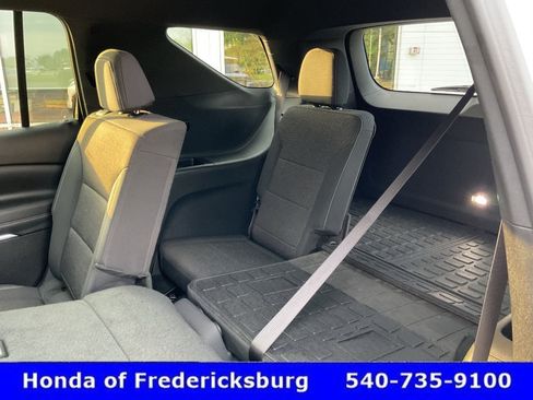 Used 2025 Chevrolet Traverse LT FWD image 26
