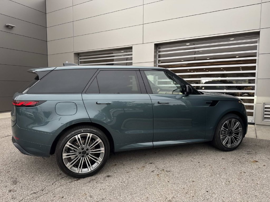 New 2027 Land Rover Range Rover Sport Dynamic SE AWD/4WD image 7