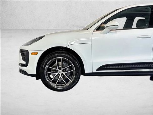 Certified 2026 Porsche Macan AWD/4WD image 28