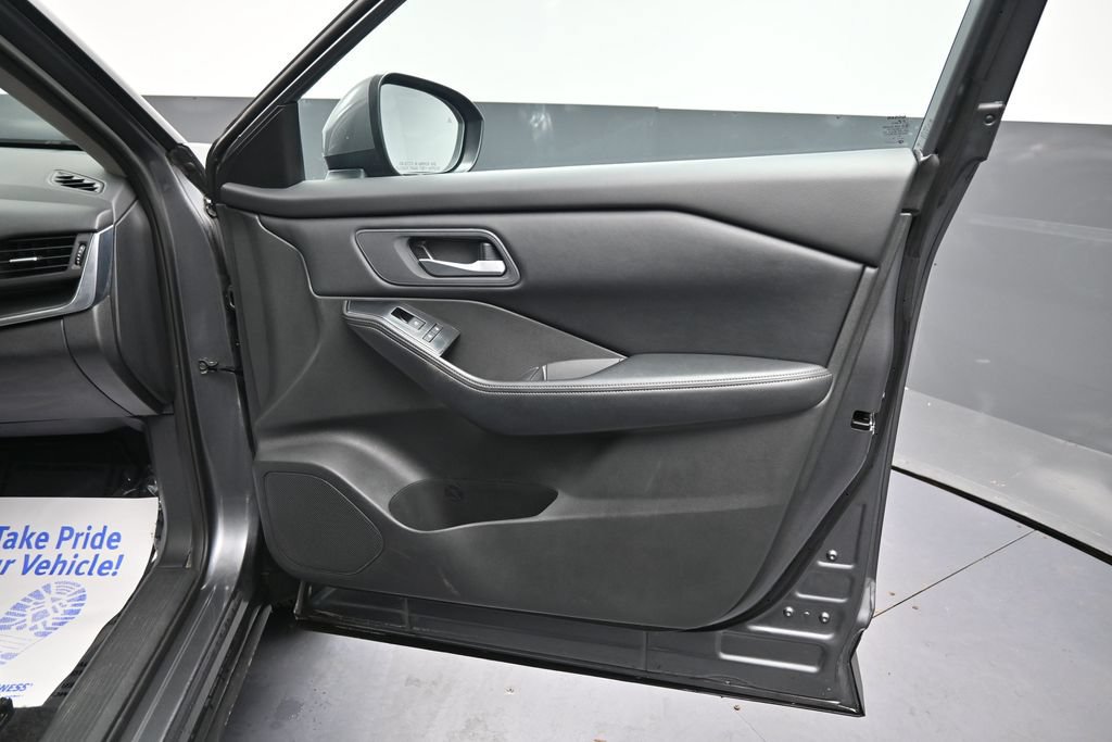 Used 2024 Nissan Rogue SV FWD image 18