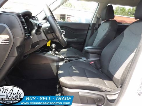 Used 2019 Kia Soul + image 15