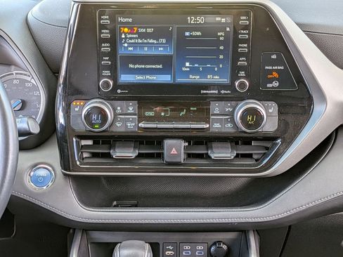 Used 2022 Toyota Highlander XLE image 31