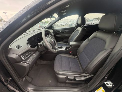 Used 2025 Buick Envista Preferred FWD image 25