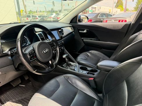 Used 2018 Kia Niro EX w/ EX Premium Package FWD image 16
