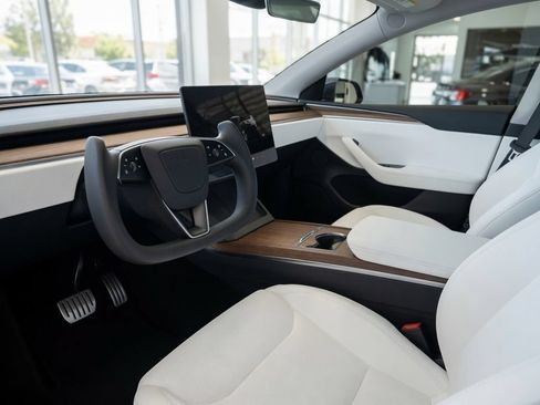 Used 2022 Tesla Model X AWD/4WD image 2