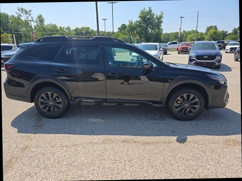 Used 2025 Subaru Outback Onyx Edition AWD/4WD image 5