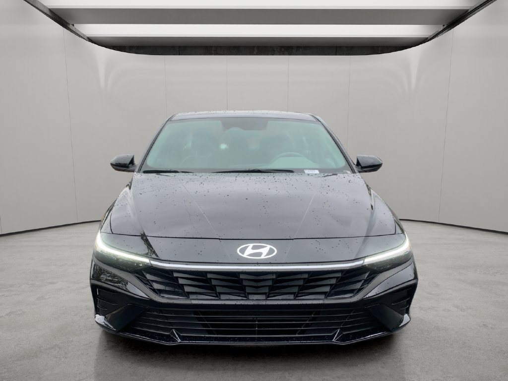 Certified 2026 Hyundai Elantra SE w/ Cargo Package FWD image 8