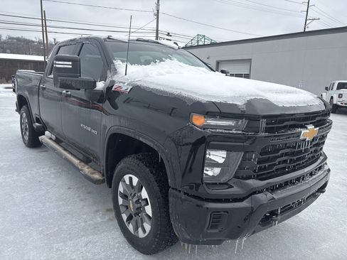 Used 2024 Chevrolet Silverado 2500 Custom w/ Custom Convenience Package image 4