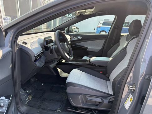 Certified 2025 Volkswagen ID.4 Pro AWD/4WD image 11