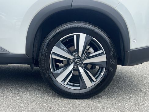 Certified 2026 Nissan Rogue SL FWD image 30