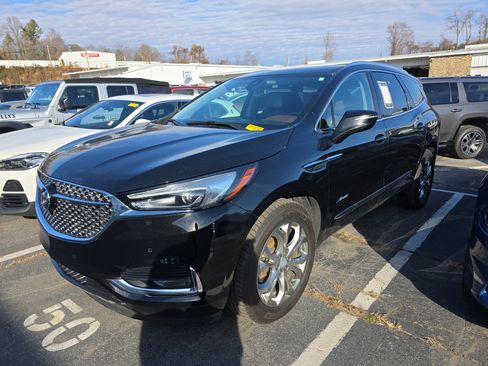 Used 2018 Buick Enclave Avenir w/ Avenir Technology Package image 4