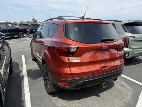 Used 2019 Ford Escape Titanium AWD/4WD image 3