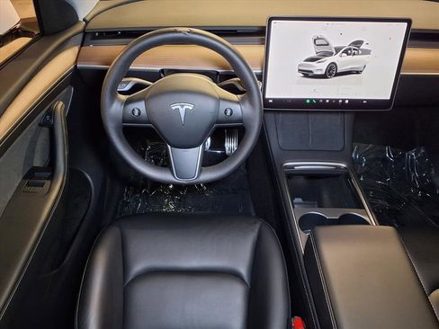 Used 2023 Tesla Model Y Performance image 14