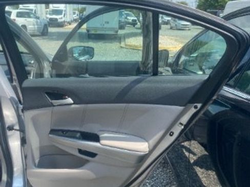Used 2010 Honda Accord EX-L image 9
