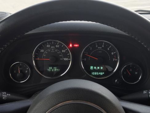 Used 2018 Jeep Wrangler Unlimited Sport w/ Connectivity Group image 17