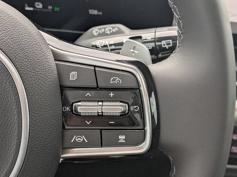 Certified 2025 Kia Carnival SX FWD image 29
