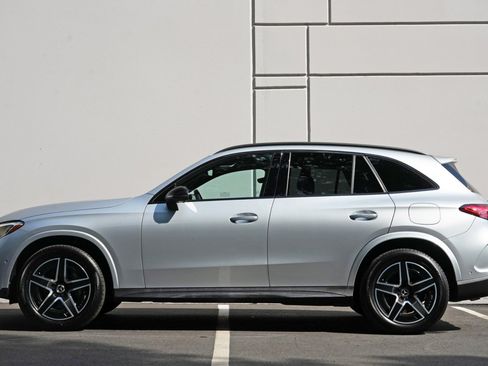 Used 2025 Mercedes-Benz GLC 350e 4MATIC w/ AMG Line image 9