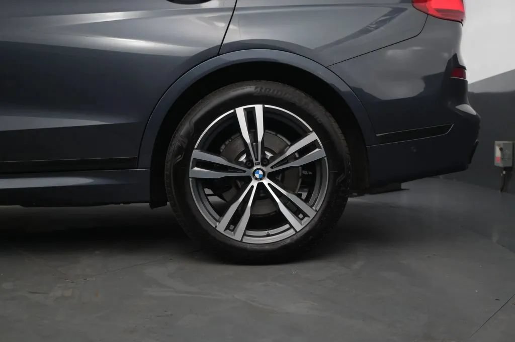 Used 2021 BMW X7 xDrive40i w/ M Sport Package AWD/4WD image 14