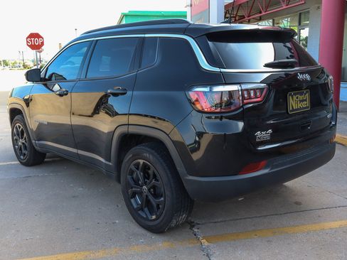 Used 2025 Jeep Compass Latitude AWD/4WD image 13