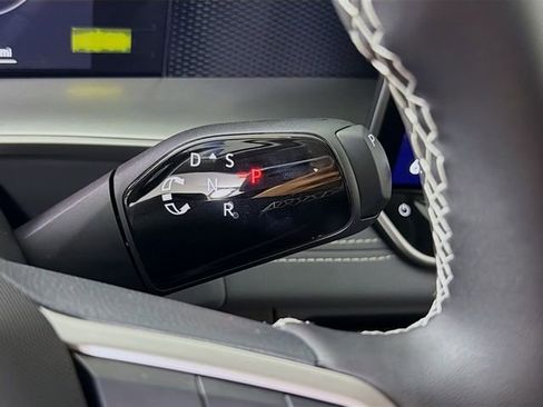 New 2026 Volkswagen Tiguan SE FWD image 18