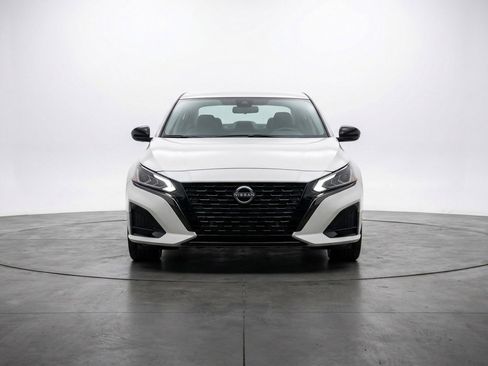 Used 2025 Nissan Altima 2.5 SV image 2