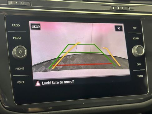 Used 2022 Volkswagen Tiguan SE R-Line image 18