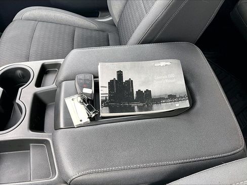 Used 2022 Chevrolet Silverado 1500 LT AWD/4WD image 11