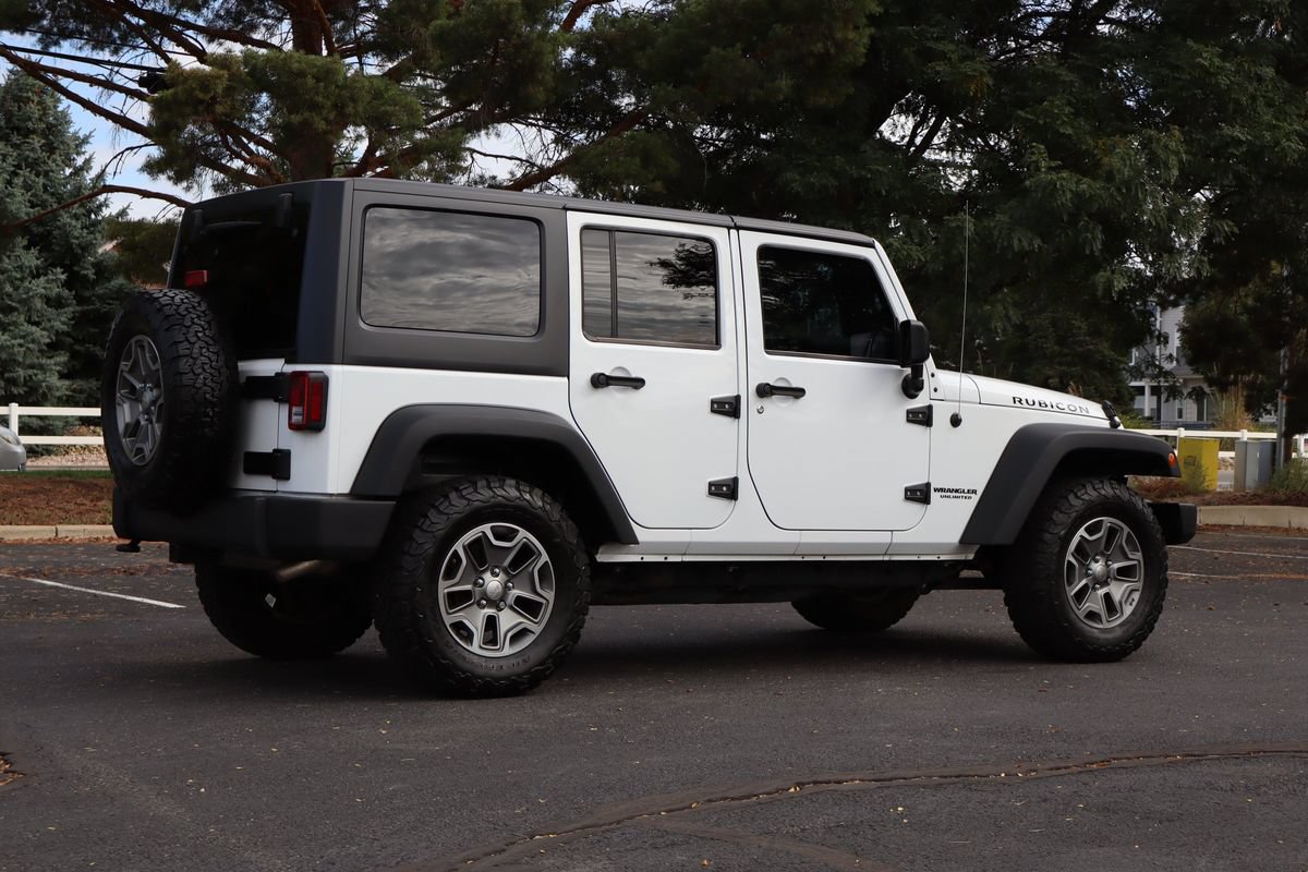 Used 2015 Jeep Wrangler Unlimited Rubicon w/ Connectivity Group AWD/4WD image 5