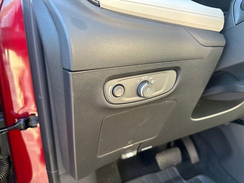 Used 2025 Buick Encore GX Sport Touring image 11