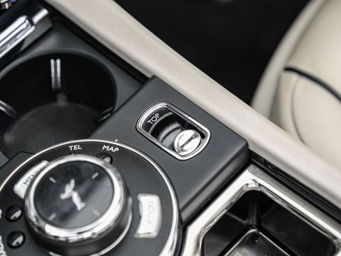 Used 2017 Rolls-Royce Dawn RWD image 69