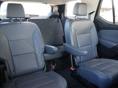 Used 2021 Chevrolet Traverse LT w/ LT Premium Package image 16