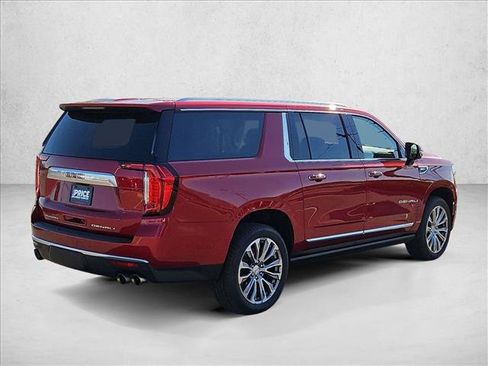 Used 2021 GMC Yukon XL Denali w/ Denali Premium Package AWD/4WD image 5
