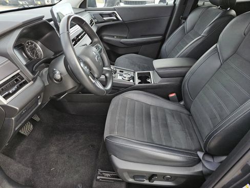 Used 2024 Mitsubishi Outlander SE image 17