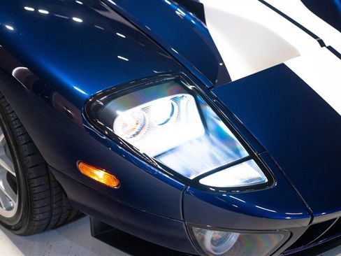 Used 2006 Ford GT RWD image 17