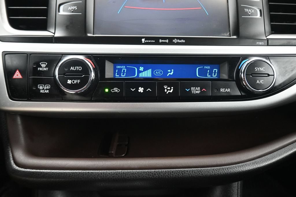 Used 2019 Toyota Highlander Plus AWD/4WD image 19