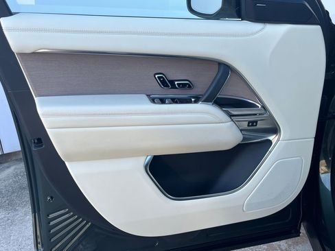 Certified 2023 Land Rover Range Rover SE image 12