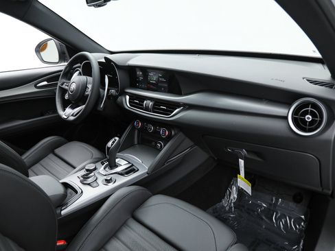New 2025 Alfa Romeo Stelvio Sprint w/ Veloce Package AWD/4WD image 12