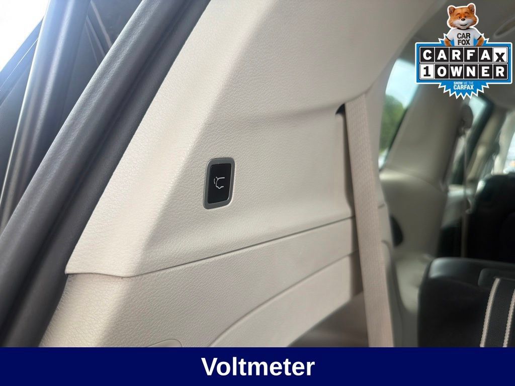 Used 2023 Chrysler Pacifica Touring-L FWD image 41