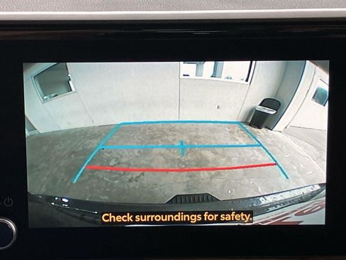 Used 2023 Toyota Highlander LE AWD/4WD image 11