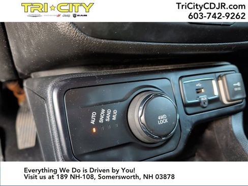 Used 2018 Jeep Renegade Altitude w/ UConnect 8.4 Nav Group image 34