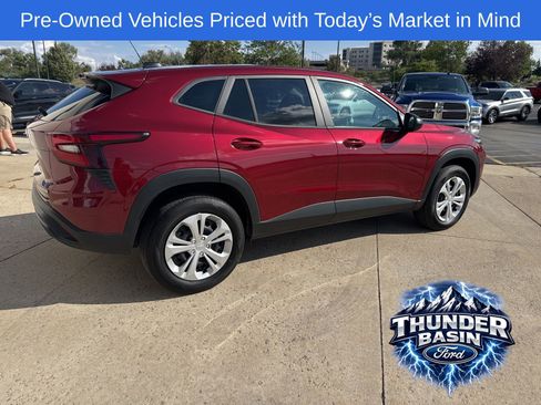 Used 2025 Chevrolet Trax LS image 4